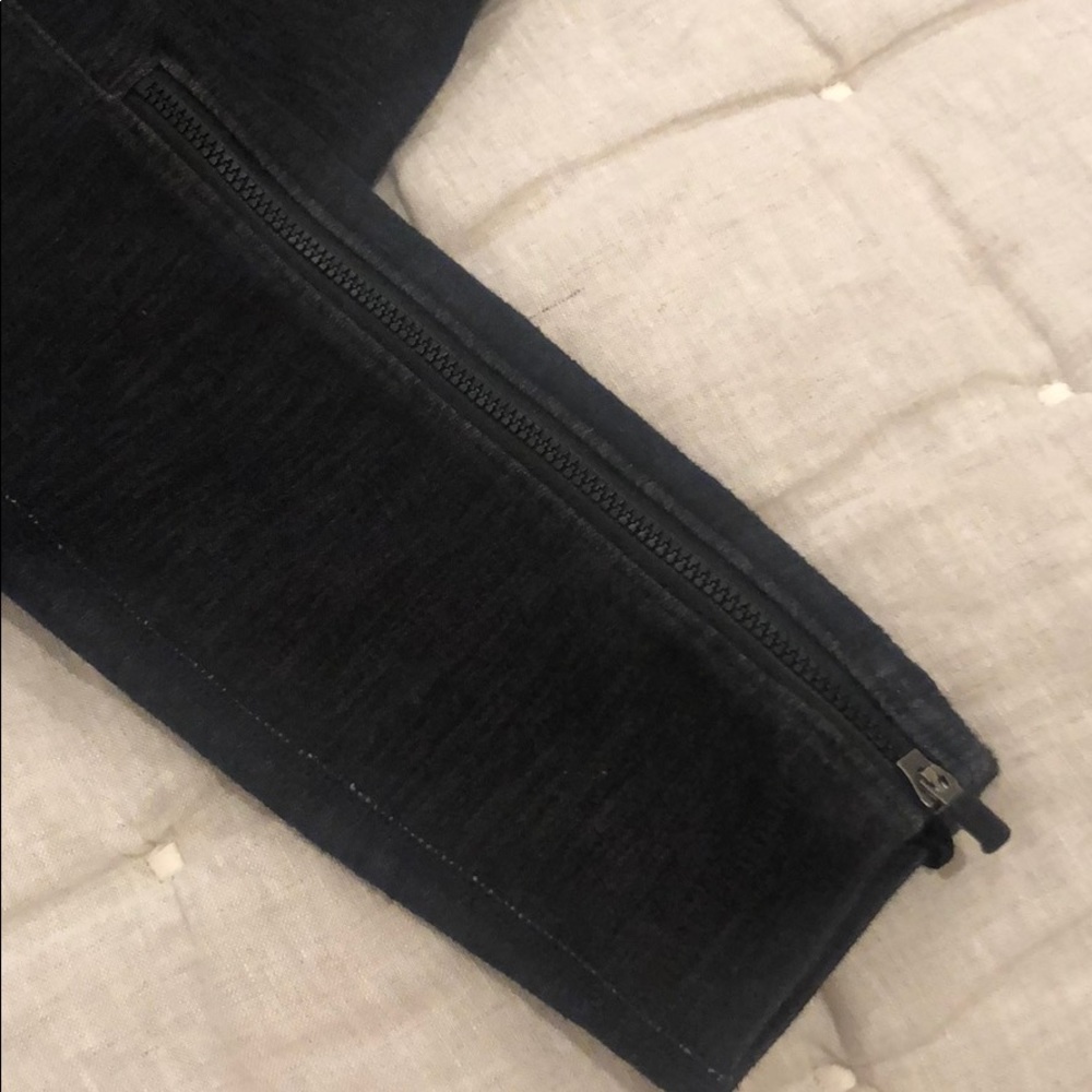 LULULEMON RARE LEGGINGS, SIZE 6 - Picture 4 of 6